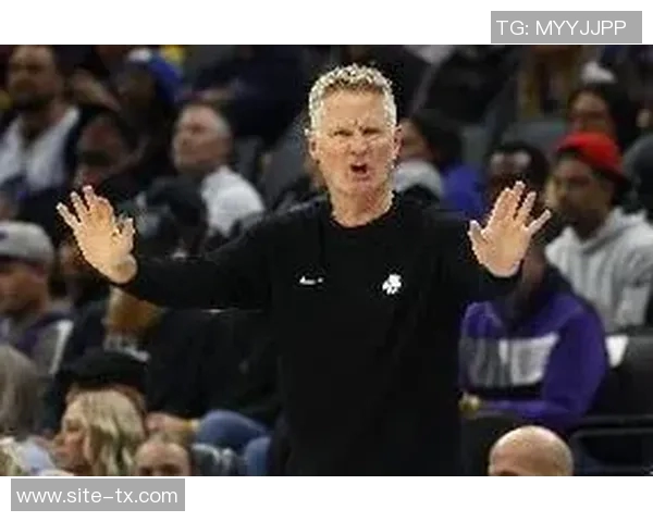 张佳玮解析马刺战术文班拿防守篮板后迅速推进全队快攻策略 张佳玮解析马刺战术文班拿防守篮板后迅速推进全队快攻策略